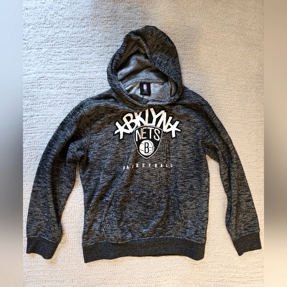 NBA Brooklyn Nets BKLYN Logo Black Gray Sweatshirt Hoodie *YOUTH* Sz 14-16 - Picture 2 of 7